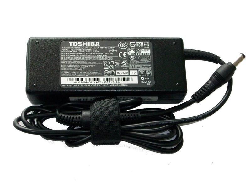 Toshiba 19v 3.95A 70W gyári adapter